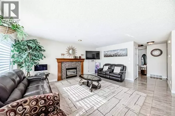 41 Covette Bay NE, Calgary, AB T3K4S9