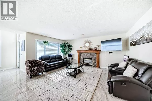 41 Covette Bay NE, Calgary, AB T3K4S9