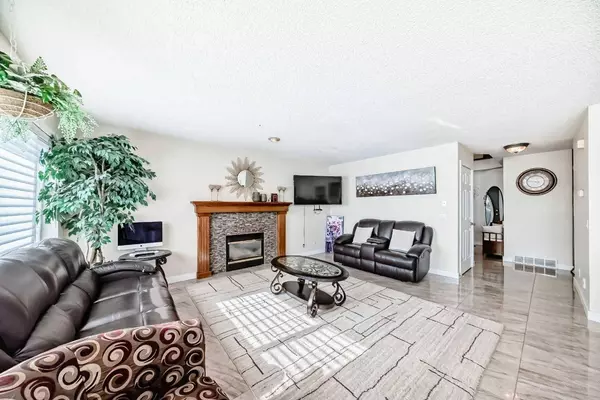 41 Covette Bay NE, Calgary, AB T3K 4S9