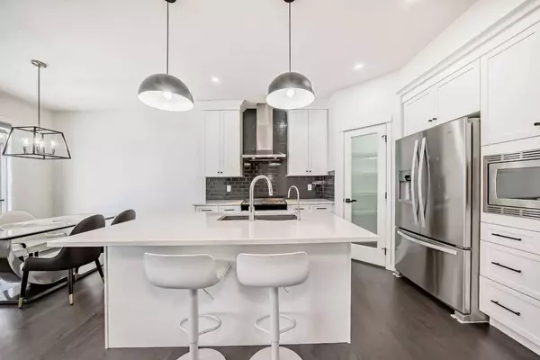 31 Creekside GRV SW, Calgary, AB T2X 4A8