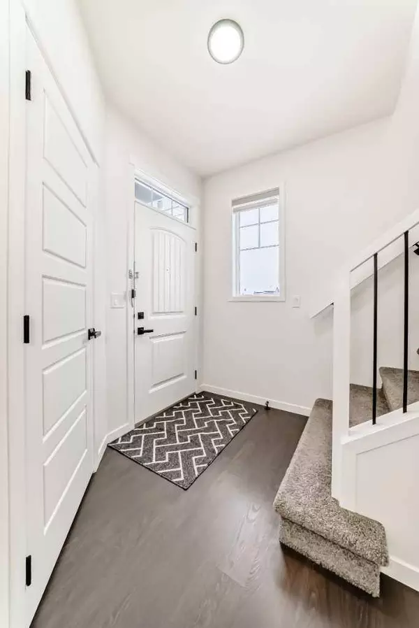 31 Creekside GRV SW, Calgary, AB T2X 4A8