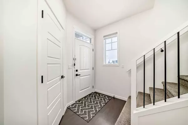 31 Creekside GRV SW, Calgary, AB T2X 4A8