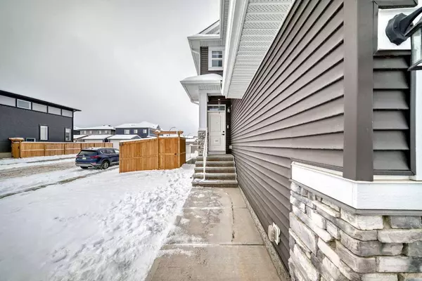 31 Creekside GRV SW, Calgary, AB T2X 4A8