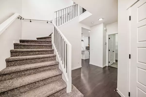 31 Creekside GRV SW, Calgary, AB T2X 4A8