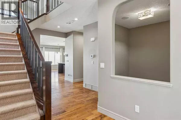 152 Evansborough Way NW, Calgary, AB T3P0M5