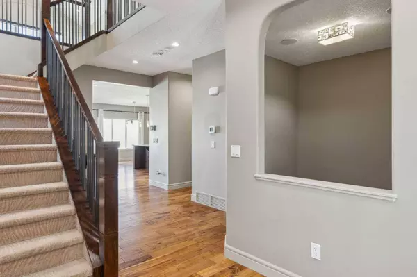 152 Evansborough WAY NW, Calgary, AB T3P 0M5