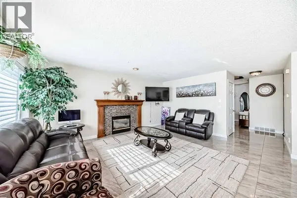 41 Covette Bay NE, Calgary, AB T3K4S9