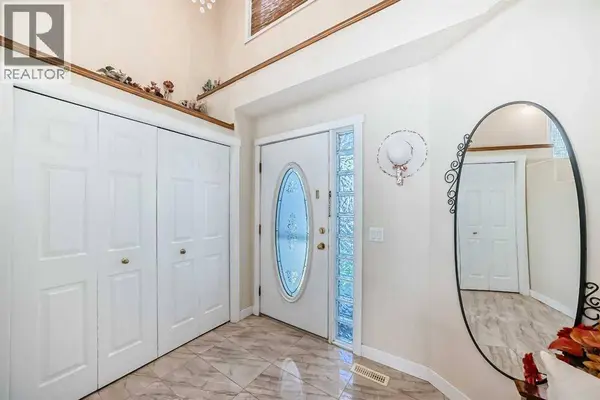 41 Covette Bay NE, Calgary, AB T3K4S9