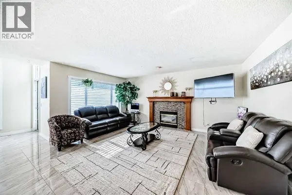 41 Covette Bay NE, Calgary, AB T3K4S9
