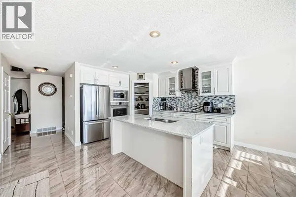 41 Covette Bay NE, Calgary, AB T3K4S9