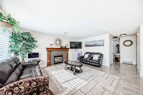 41 Covette Bay NE, Calgary, AB T3K 4S9