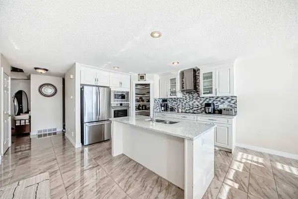 41 Covette Bay NE, Calgary, AB T3K 4S9