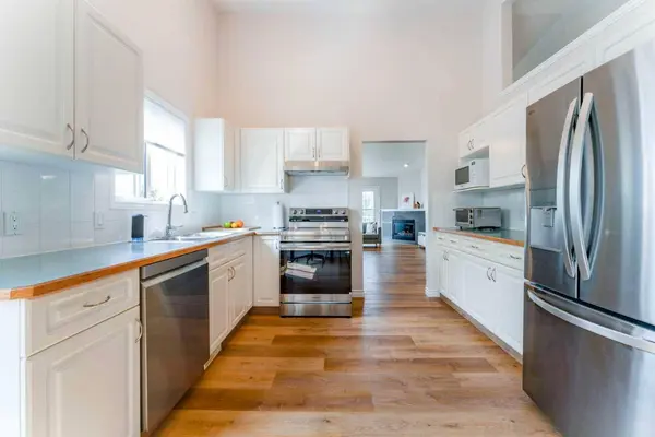 76 Sierra Morena GN SW, Calgary, AB T3H 3E5