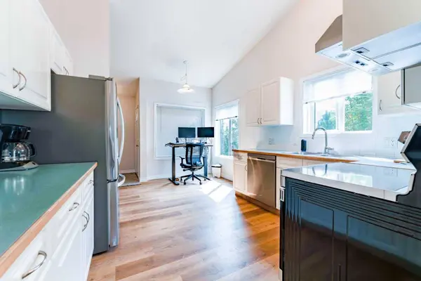 76 Sierra Morena GN SW, Calgary, AB T3H 3E5