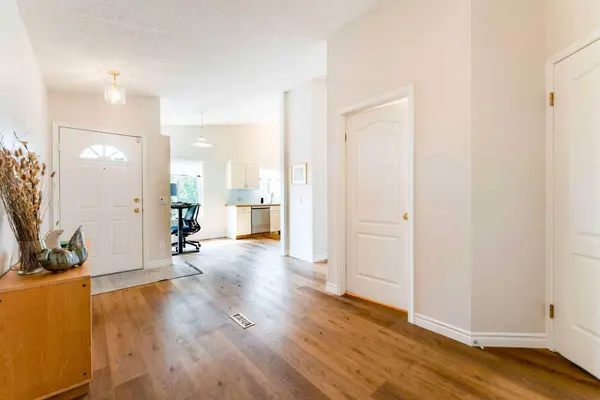 76 Sierra Morena GN SW, Calgary, AB T3H 3E5