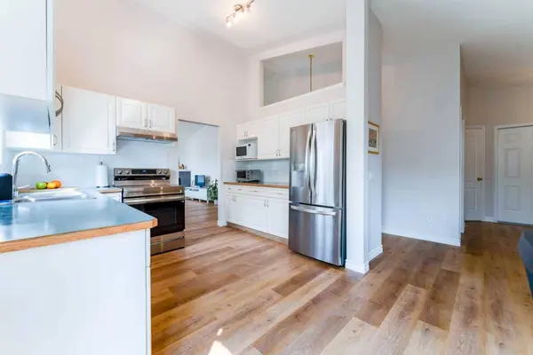 76 Sierra Morena GN SW, Calgary, AB T3H 3E5