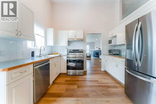76 Sierra Morena Green SW, Calgary, AB T3H3E5