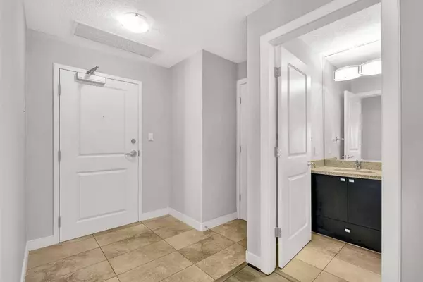 77 Spruce PL SW #2207, Calgary, AB T3C3X6