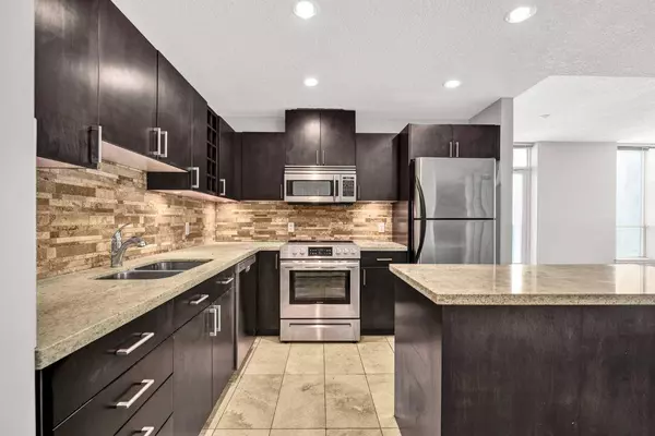 77 Spruce PL SW #2207, Calgary, AB T3C3X6