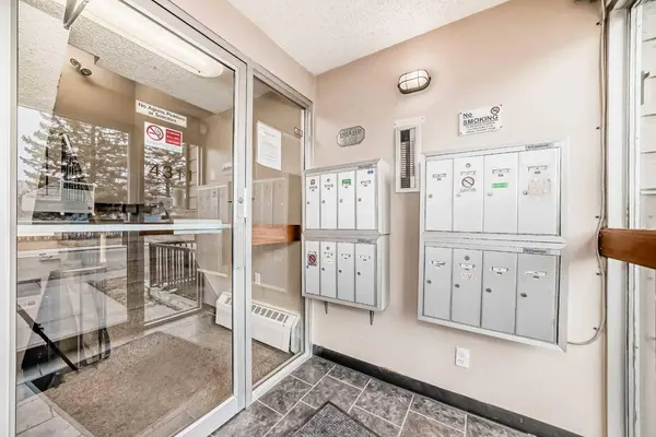 4311 73 ST NW #105, Calgary, AB T3B2N2