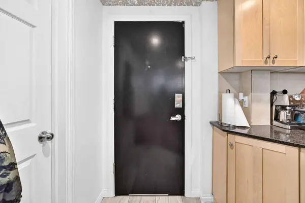 1424 22 AVE SW #103, Calgary, AB T2T 0R5