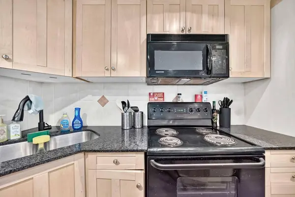 1424 22 AVE SW #103, Calgary, AB T2T 0R5