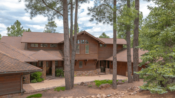 Mountain Masterpiece Overlooking the Meadow Golf Course in Forest Highlands
