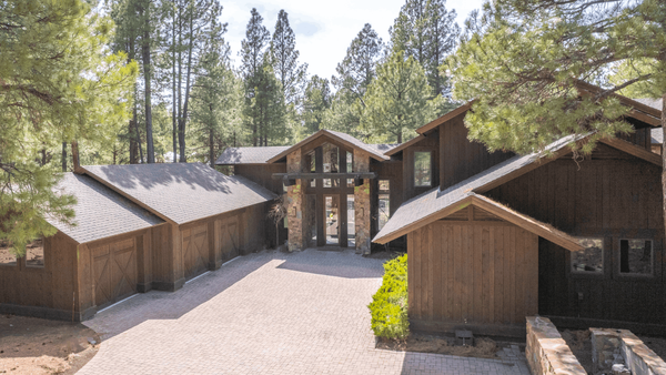 A Modern Mountain Masterpiece Blending Rustic Elegance and Luxury Living