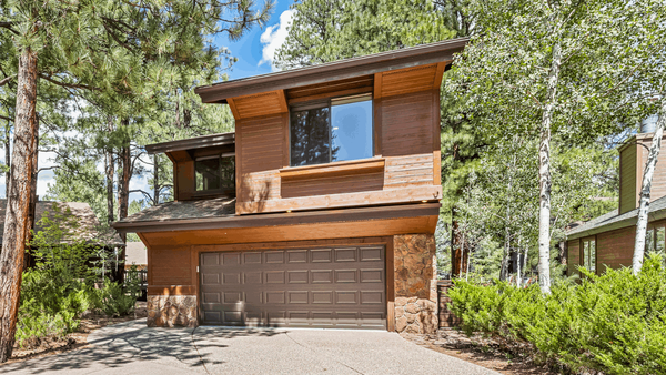 A Charming Cottage Retreat in Forest Highlands
