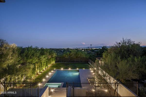 3977 E Paradise View Drive, Paradise Valley, AZ 85253