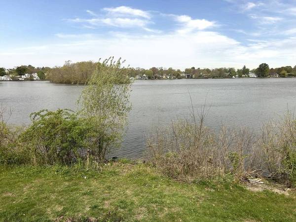 100 Westminster Rd, Weymouth, MA 02189