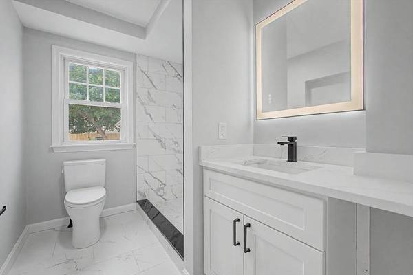 298 King St, Fall River, MA 02724