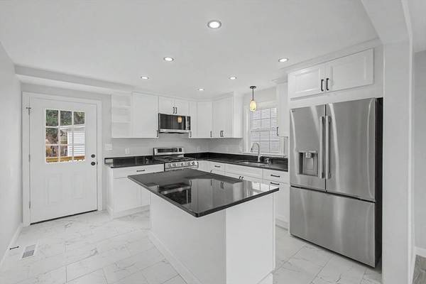 298 King St, Fall River, MA 02724