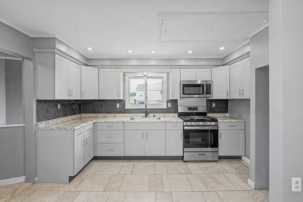 496 Tucker St, Fall River, MA 02721
