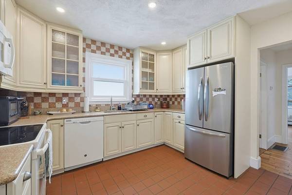 68 Lancaster Ave, Revere, MA 02151