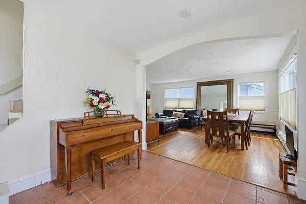 68 Lancaster Ave, Revere, MA 02151