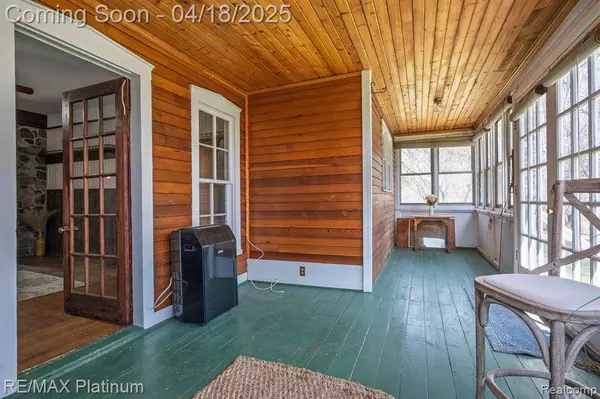 565 SLEAFORD Road, Howell Twp, MI 48843