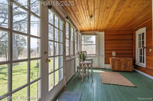 565 SLEAFORD Road, Howell Twp, MI 48843