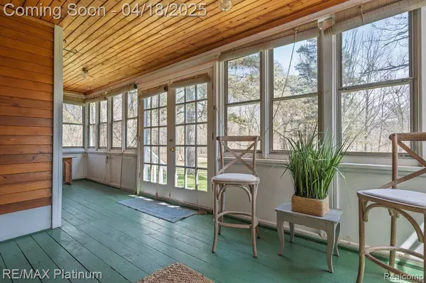 565 SLEAFORD Road, Howell Twp, MI 48843