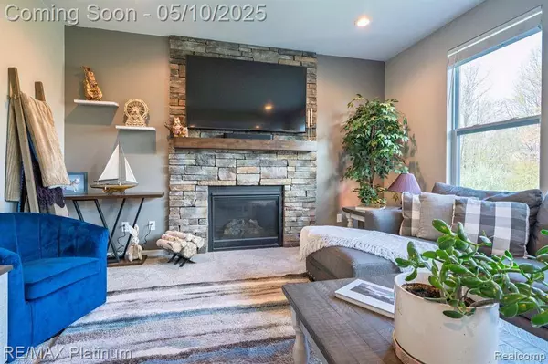 1402 SECRETARIAT Way, Oceola Twp, MI 48843