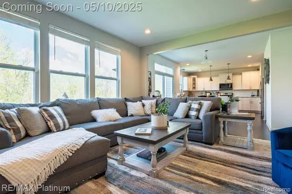 1402 SECRETARIAT Way, Oceola Twp, MI 48843