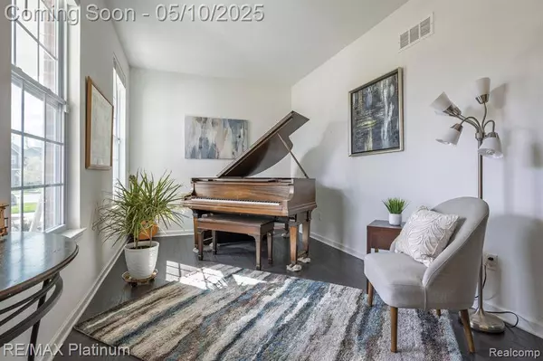 1402 SECRETARIAT Way, Oceola Twp, MI 48843