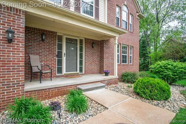 8313 Mill Pointe Court, Goodrich Vlg, MI 48438