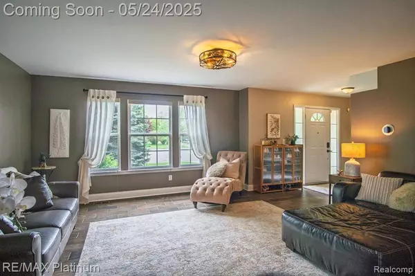 8313 Mill Pointe Court, Goodrich Vlg, MI 48438