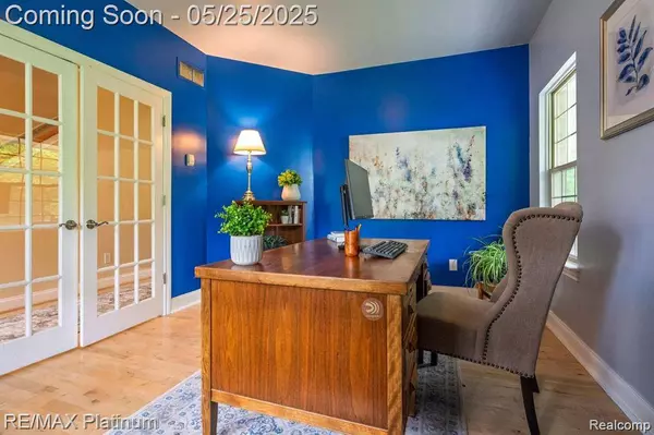 2038 PINE BLUFFS CT, Highland Twp, MI 48357