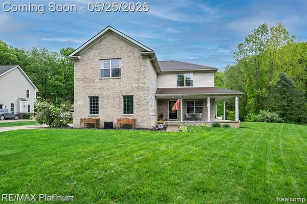 2038 PINE BLUFFS CT, Highland Twp, MI 48357