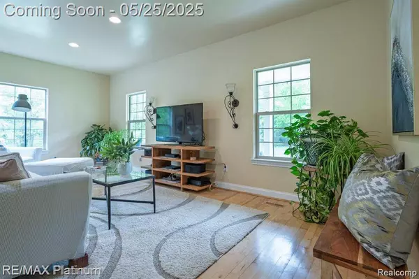 2038 PINE BLUFFS CT, Highland Twp, MI 48357