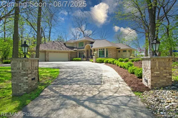 5519 GREAT HAWK Circle, Ann Arbor, MI 48105