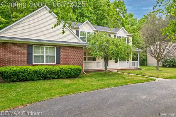 6103 SHADETREE Court, Genoa Twp, MI 48843