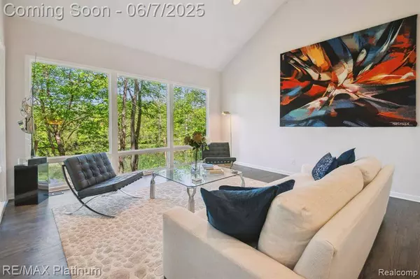 5519 GREAT HAWK Circle, Ann Arbor, MI 48105